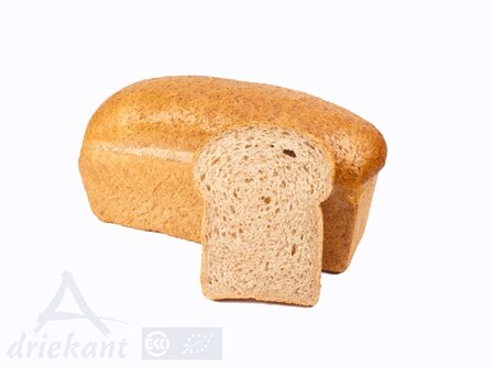 biologisch-bruin-tarwe-brood-driekant