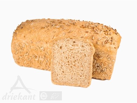 biologisch-volkoren-tarwe-brood-met-zonnebloempitten-driekant