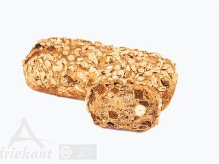 biologisch-wit-speltbrood-met-rozijnen-abrikozen-hazelnoten-walnoten-en-spelt-vlokken-driekant